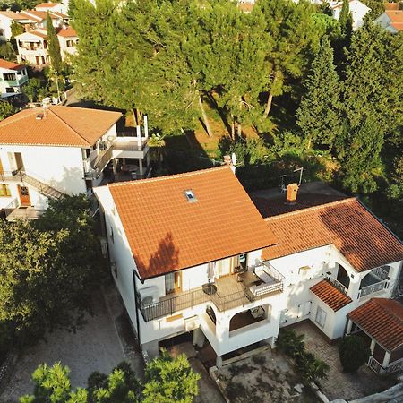 Adorable Holiday Apartment Малинска Экстерьер фото