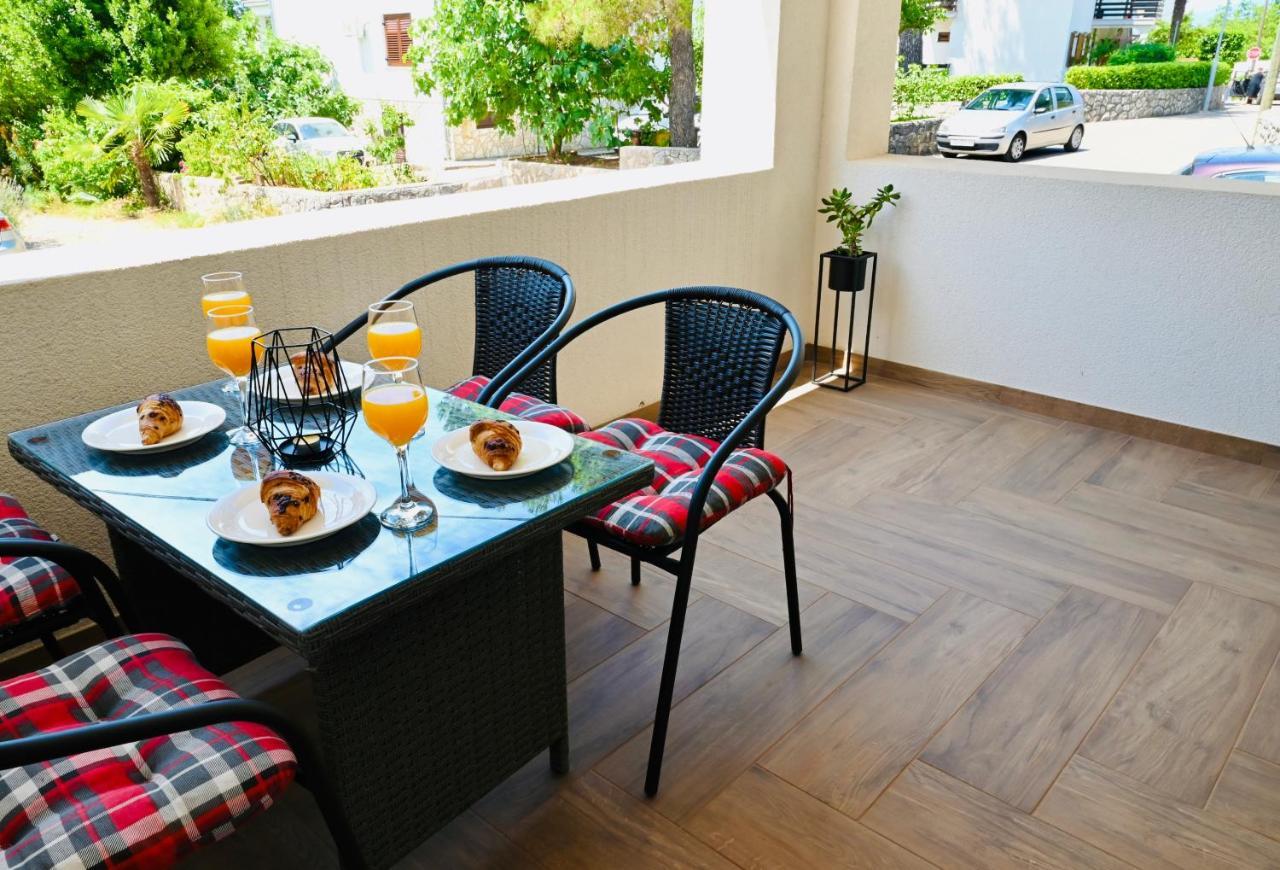 Adorable Holiday Apartment Малинска Экстерьер фото