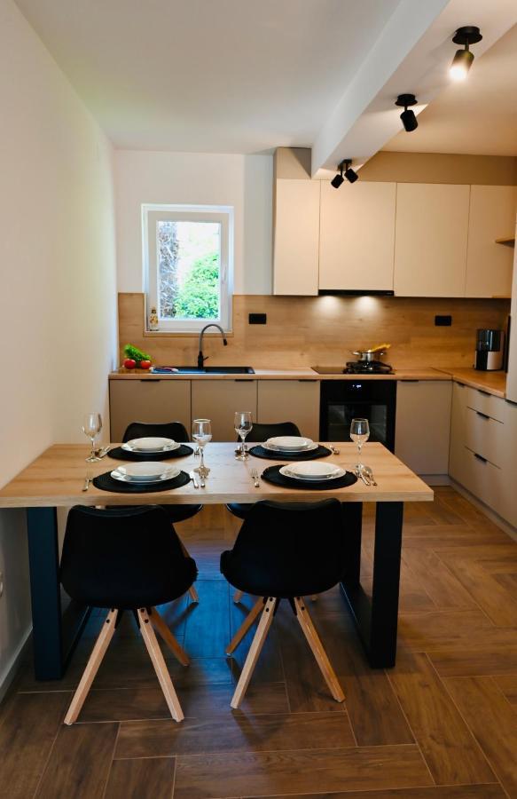 Adorable Holiday Apartment Малинска Экстерьер фото