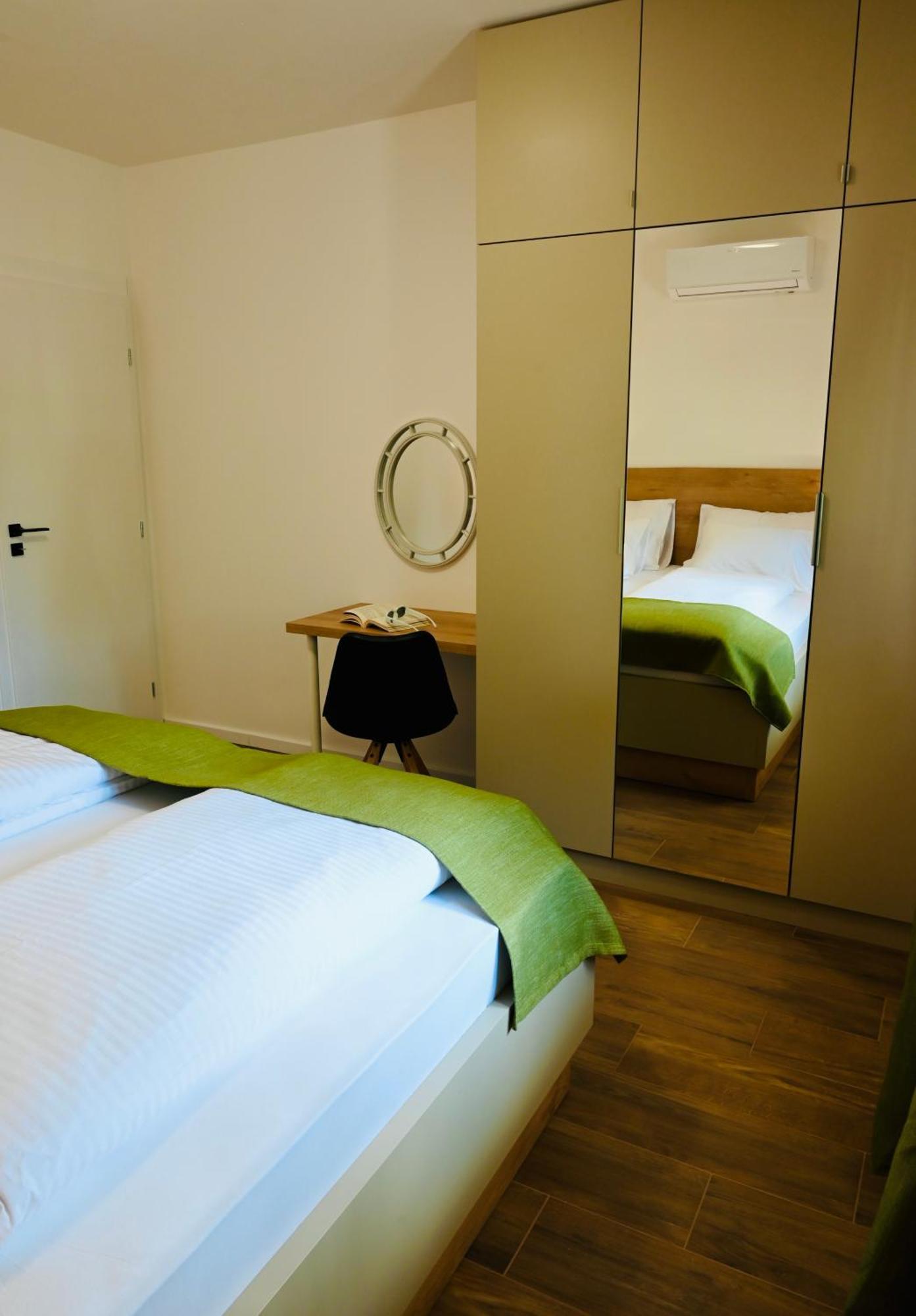 Adorable Holiday Apartment Малинска Экстерьер фото